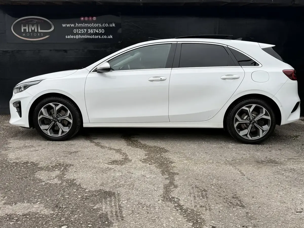 Used Kia Ceed First Edition 140 HP (102 kW) 2018 White Hatchback