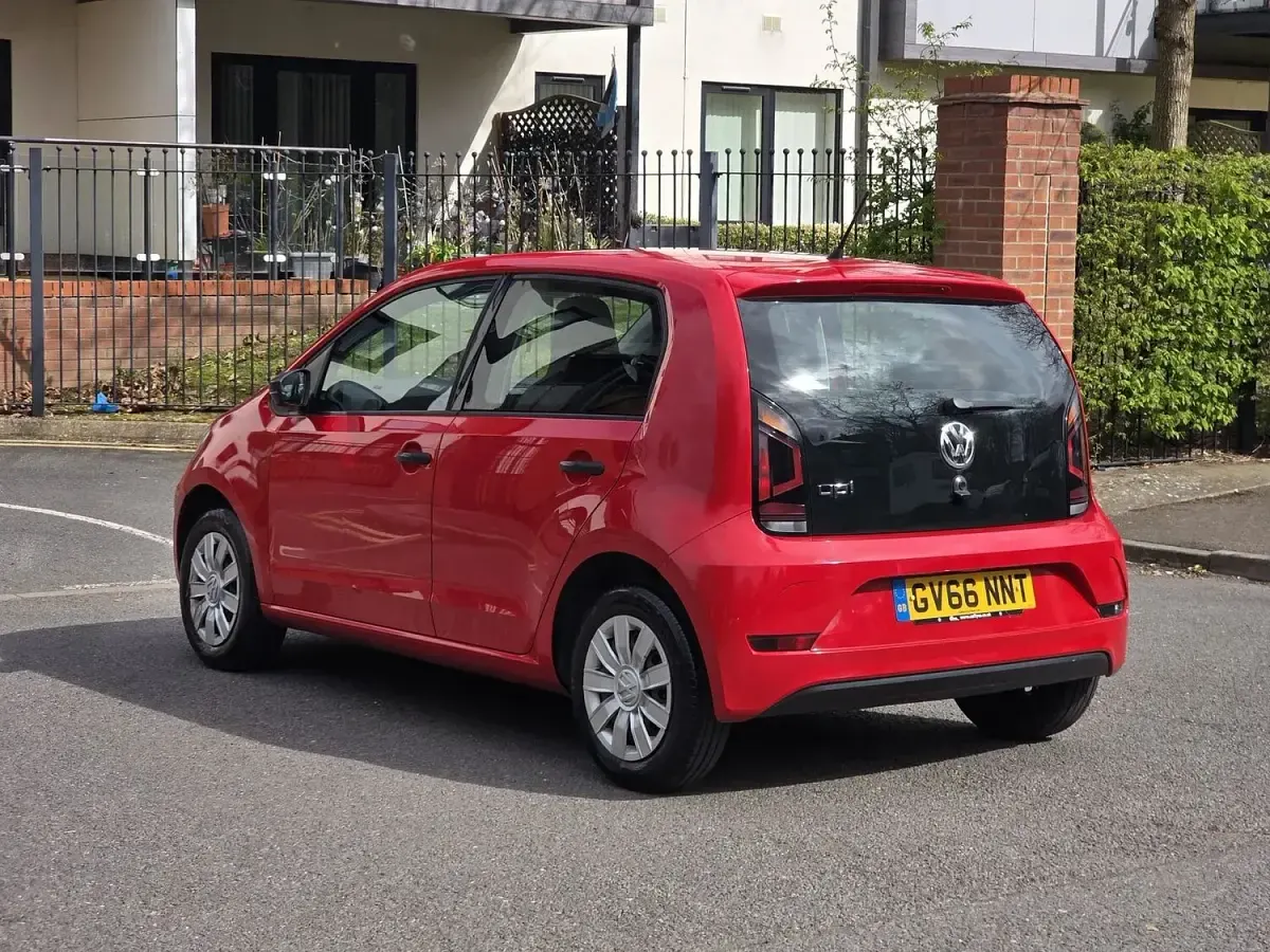 Used VW up! take up! 60 HP (44 kW) 2017 Red Hatchback