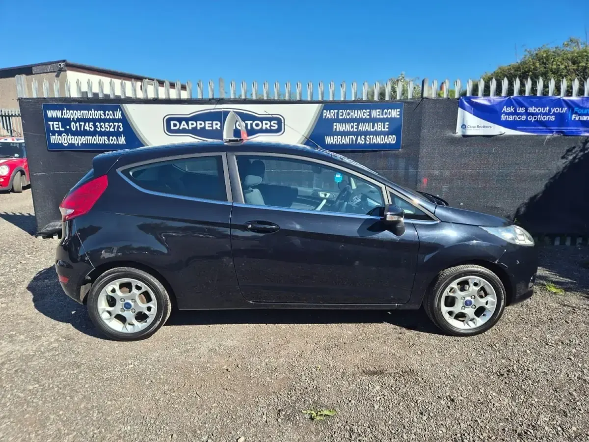 Używany Ford Fiesta Zetec 2012 Czarny Hatchback