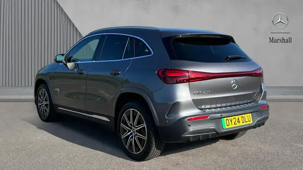 Usado Mercedes EQA250+ Executive 139 kW (190 HP) 2024 Cinzento SUV