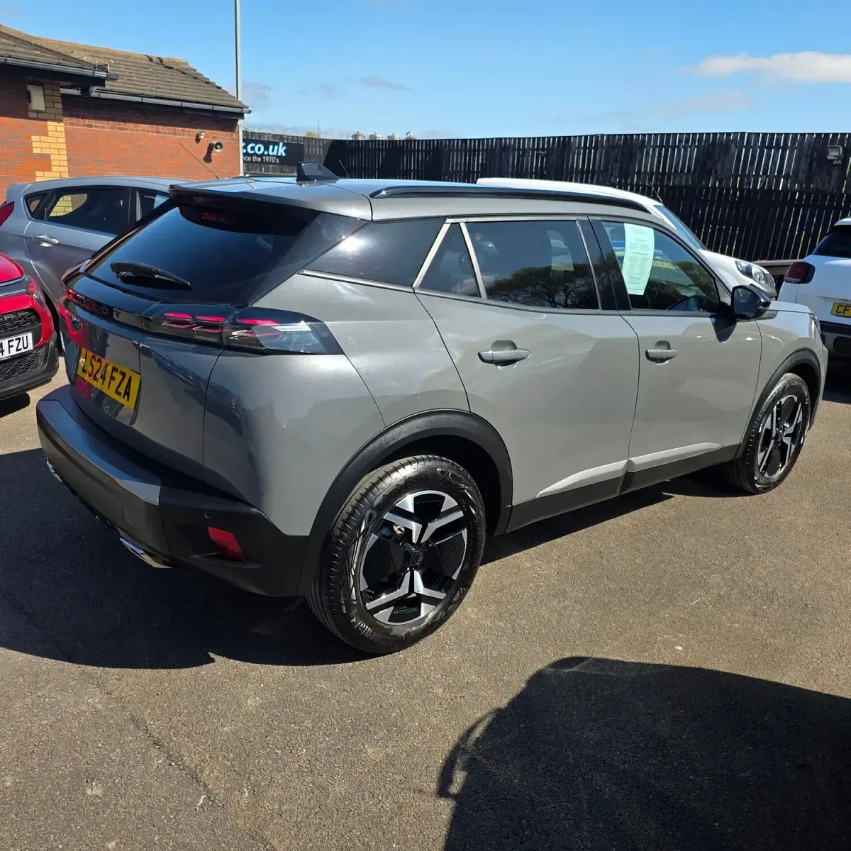 Used Peugeot 2008 Allure 100 HP (73 kW) 2024 Grey SUV