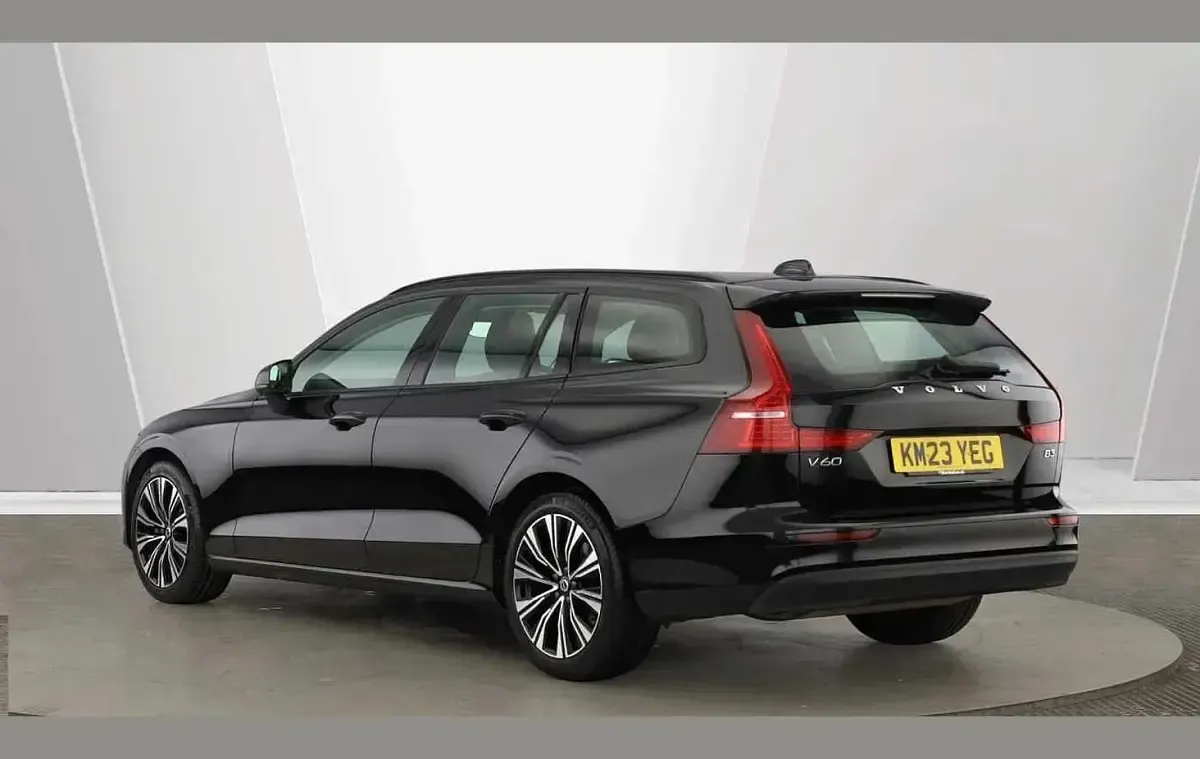 Used Volvo V60 Core 161 HP (118 kW) 2023 Black Estate