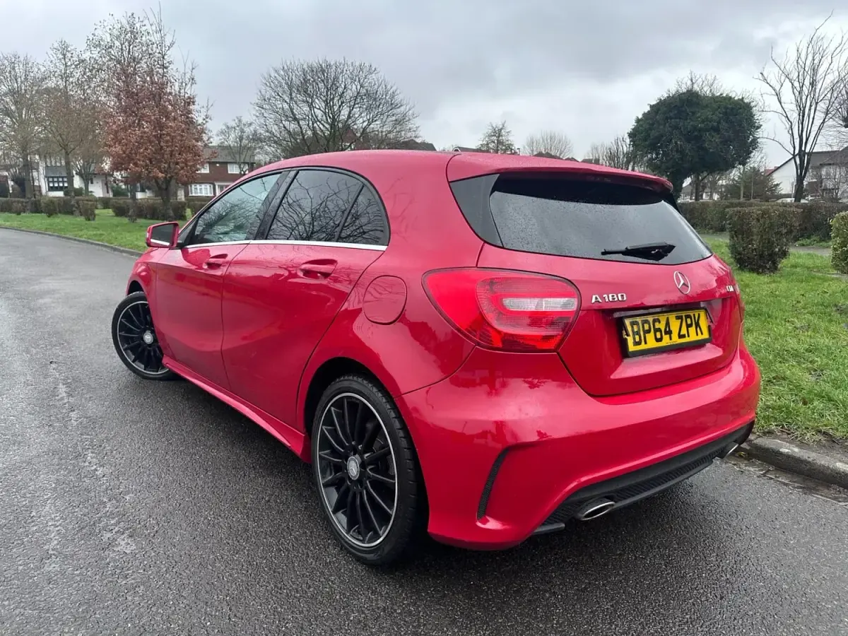 Begagnad Mercedes A180 AMG 2015 Röd Halvkombi