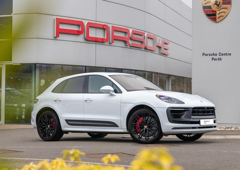 Used Porsche Macan 440 HP (323 kW) 2022 Carrara white metallic SUV