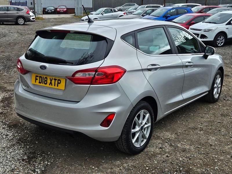 Used Ford Fiesta Zetec 100 HP (73 kW) 2018 Silver Hatchback