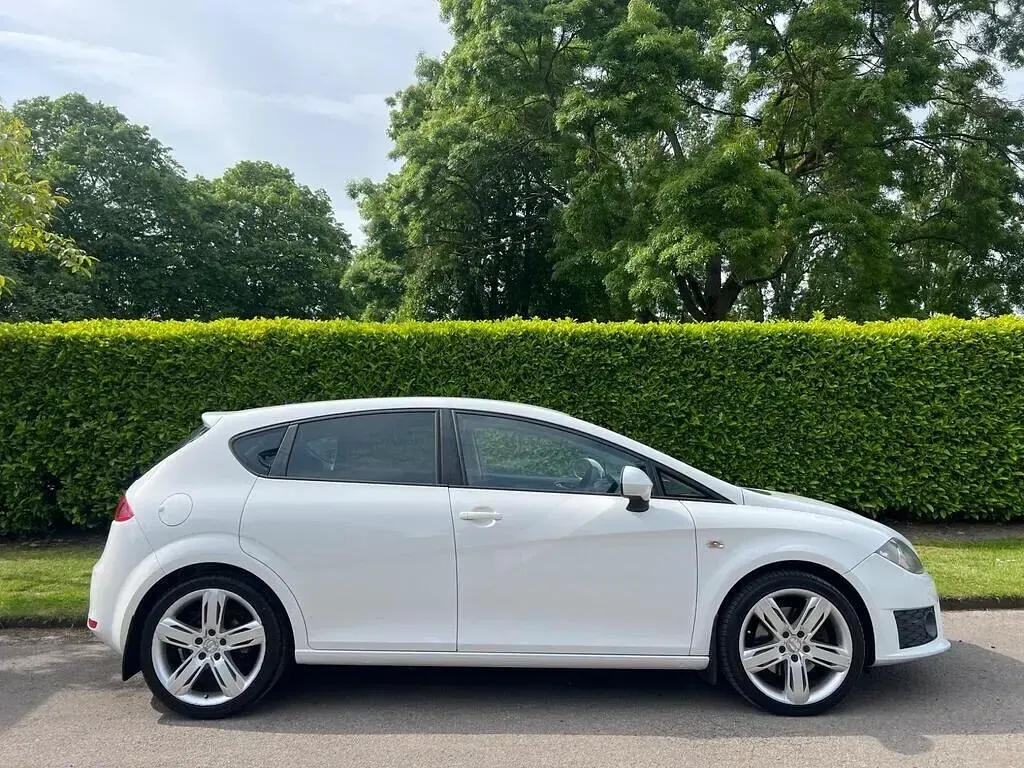 Used Seat Leon FR 170 HP (125 kW) 2012 White Hatchback