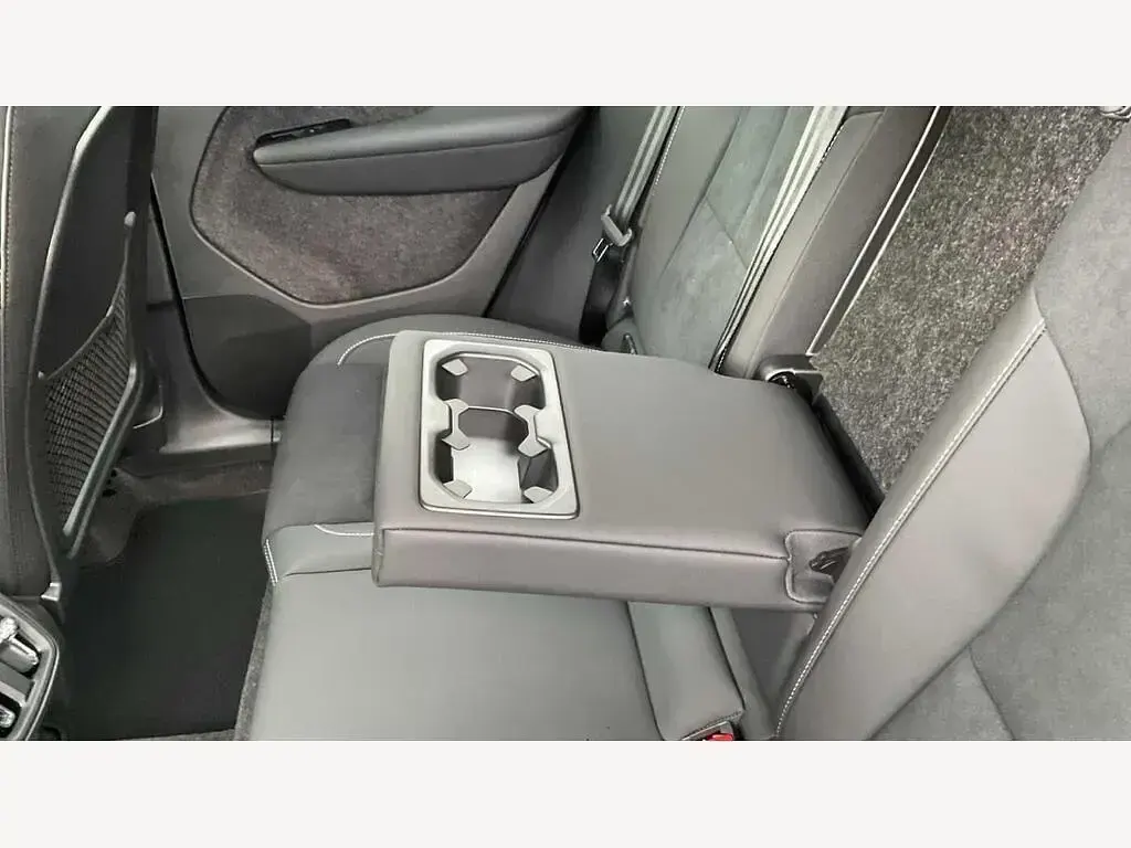 New Volvo XC40 Plus 161 HP (118 kW) 2027 SUV