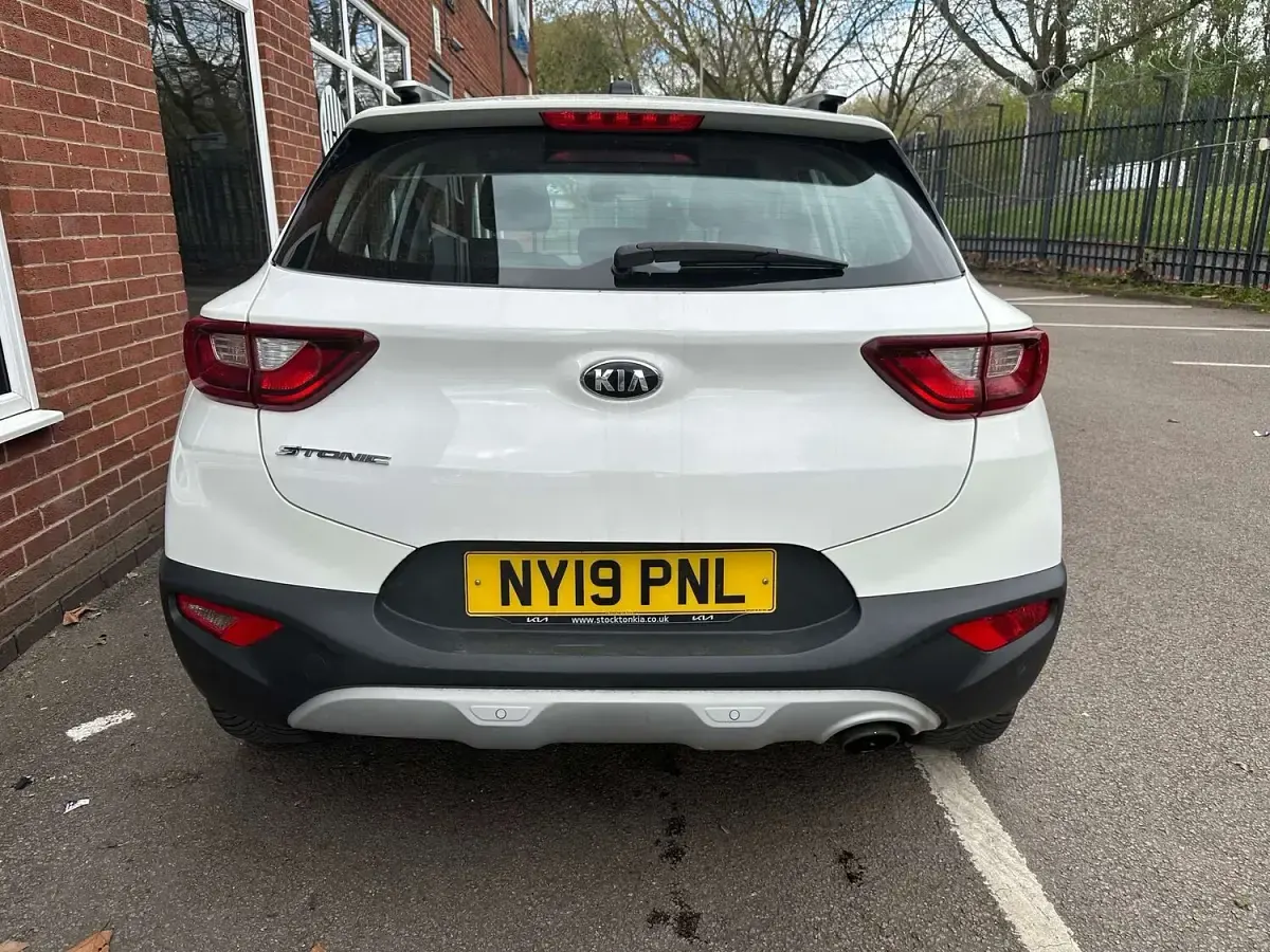 Second-hand Kia Stonic 99 CP (72 kW) 2019 Alb SUV