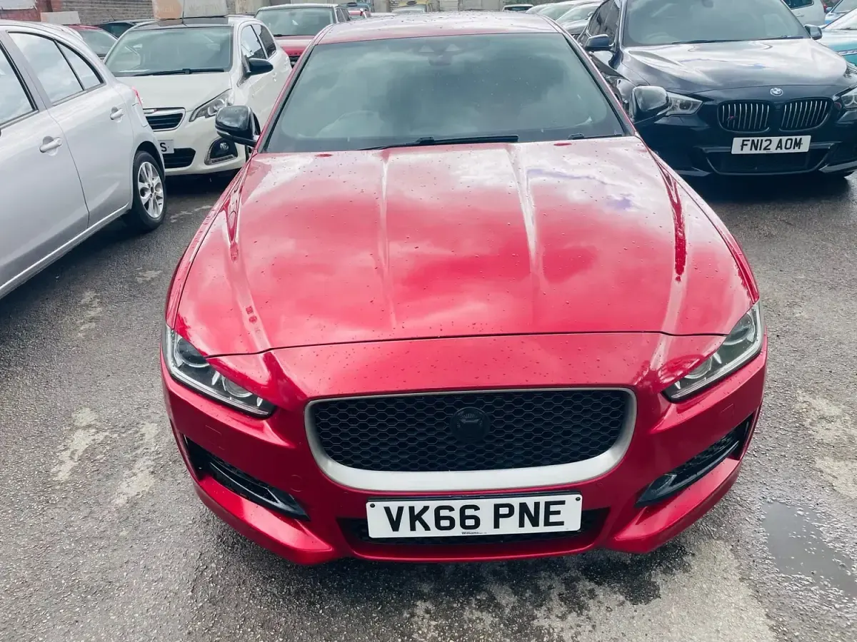 Used Jaguar XE R-Sport 180 HP (132 kW) 2016 Red Sedan