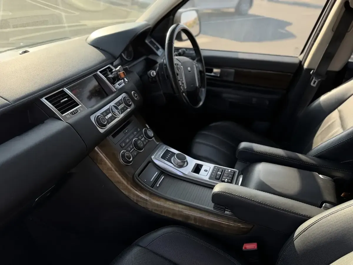 Used Land Rover Range Rover SE 255 HP (187 kW) 2012 Black SUV