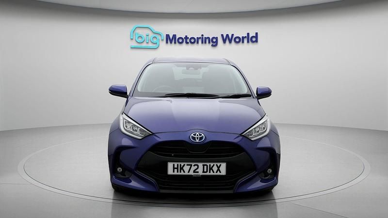 Used Toyota Yaris Hybrid Design 114 HP (83 kW) 2023 Blue Hatchback