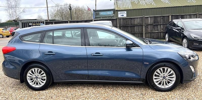 Used Ford Focus Titanium 120 HP (88 kW) 2020 Blue Estate