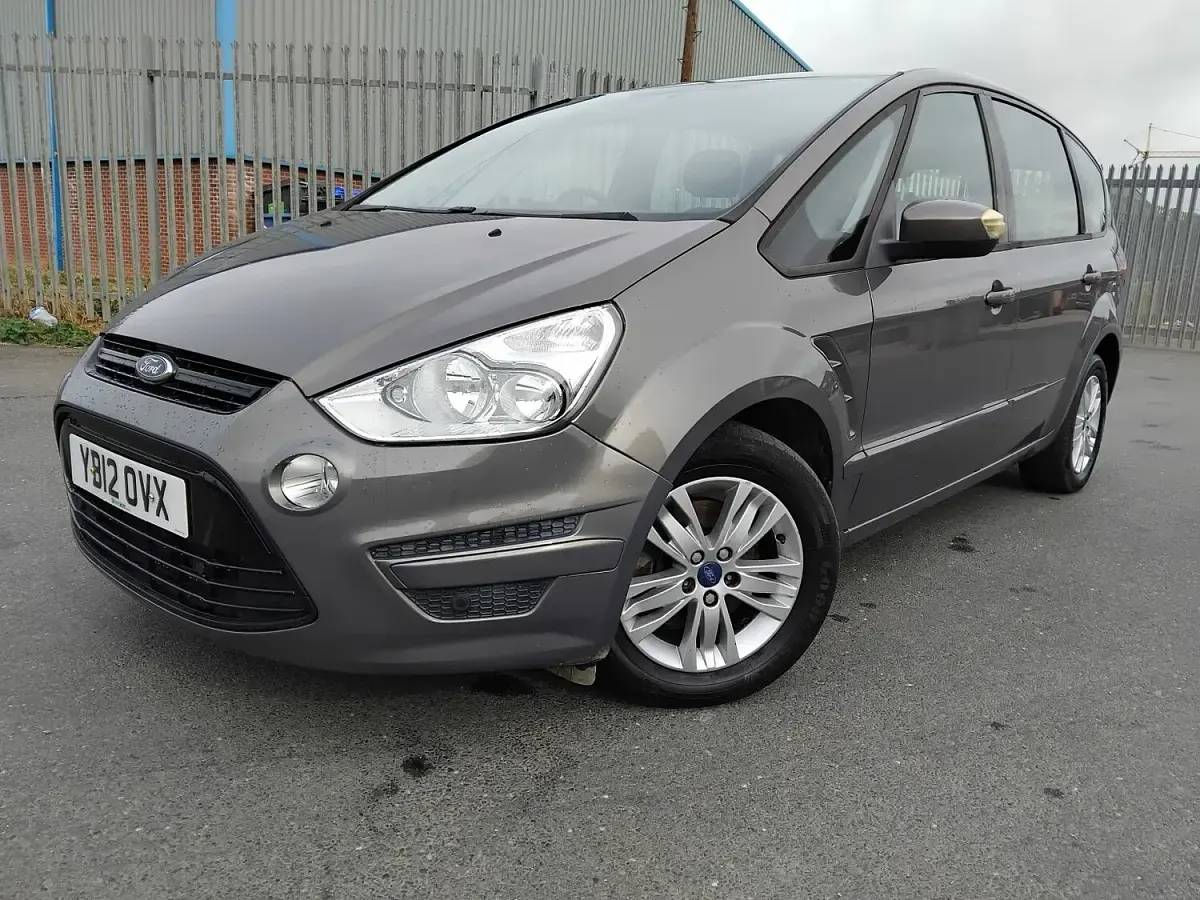 Used Ford S-MAX Zetec 140 HP (102 kW) 2012 Brown MPV
