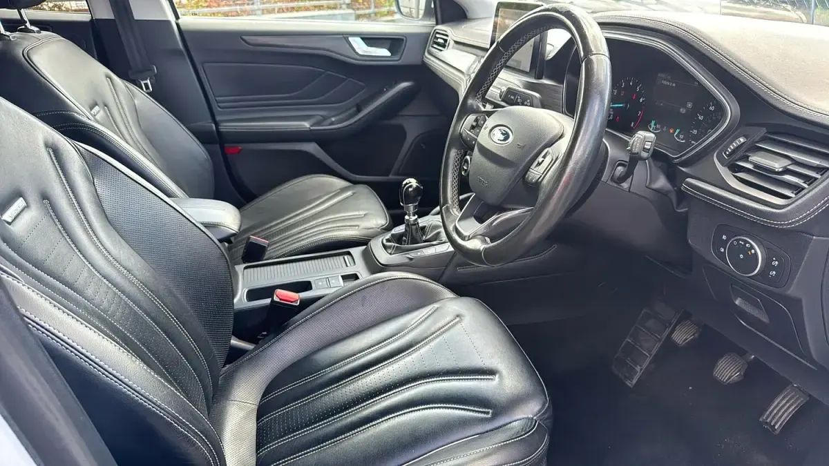 Used Ford Focus Vignale 125 HP (91 kW) 2019 White Hatchback