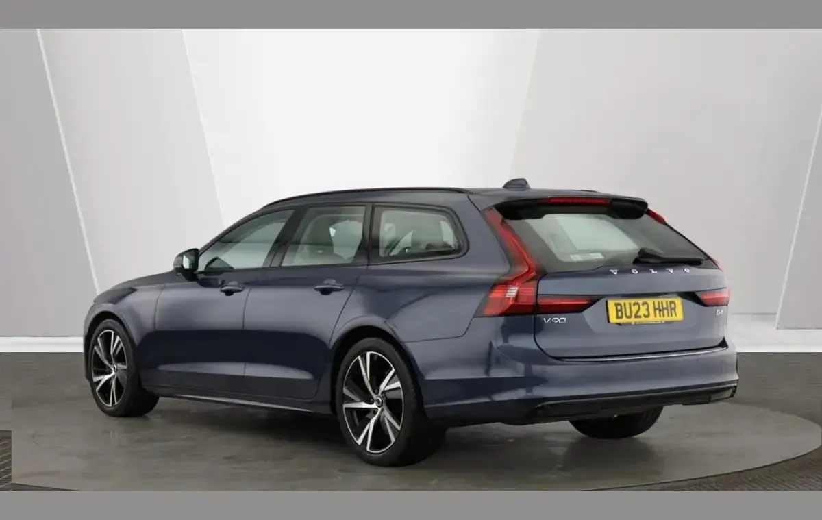 Used Volvo V90 Plus 194 HP (142 kW) 2023 Blue Estate