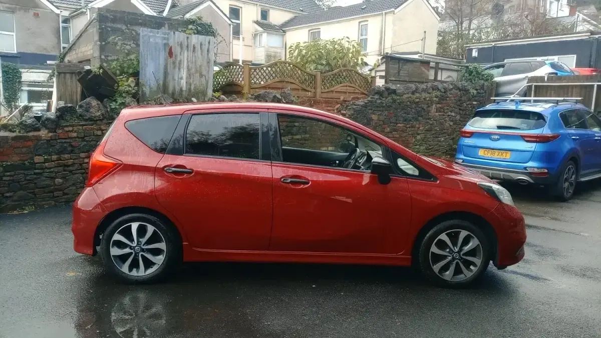 Used Nissan Note N-TEC 80 HP (58 kW) 2015 Red MPV