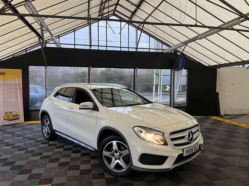 White Used 2015 Mercedes GLA250 Executive SUV | £12,495 (Fair price) - Image 1/3