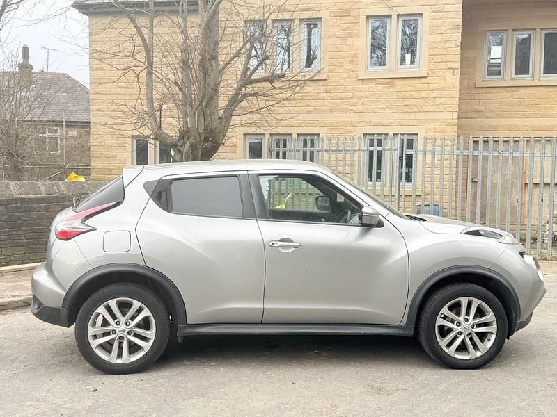 Used Nissan Juke Acenta Premium 115 HP (84 kW) 2015 Silver SUV