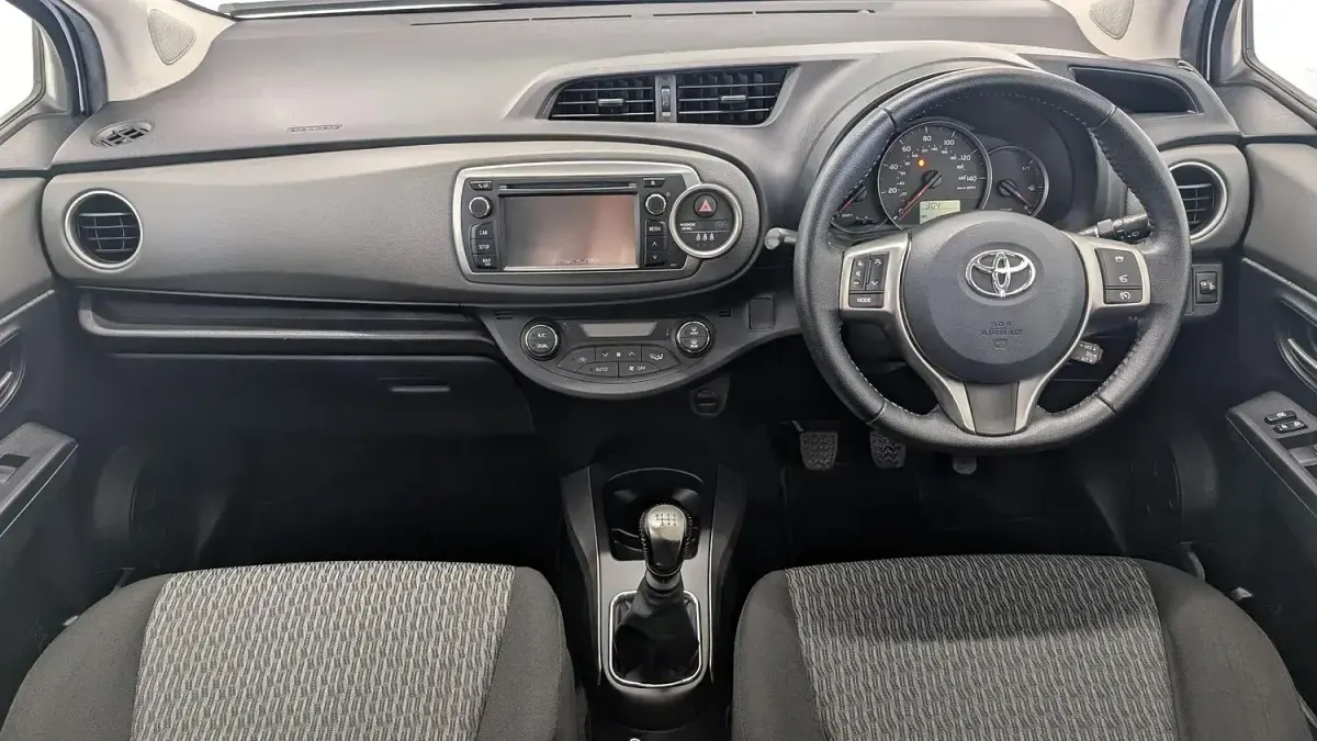 Used Toyota Yaris Plus 99 HP (72 kW) 2014 White Hatchback