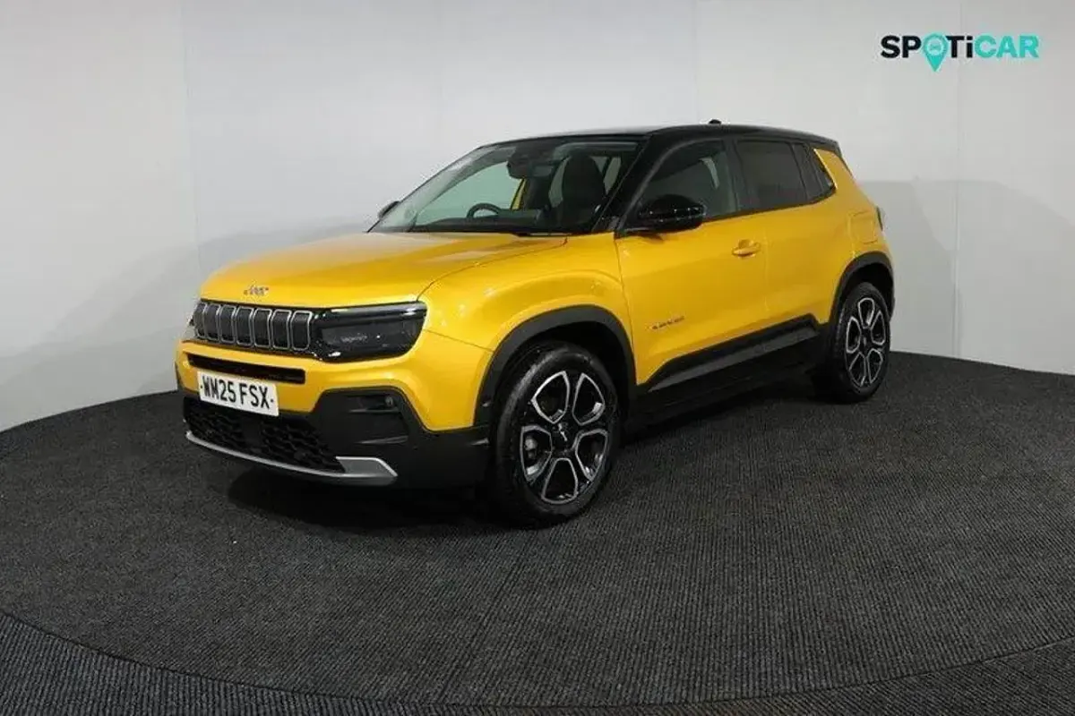 Begagnad Jeep Avenger Summit 101 HK (74 kW) 2025 Gul SUV