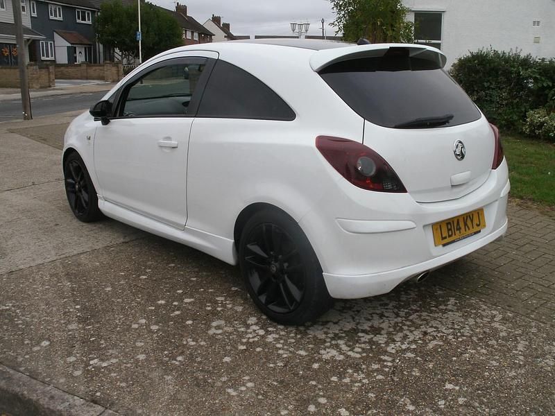 Second-hand Vauxhall Corsa Edition 2014 Alb Hatchback