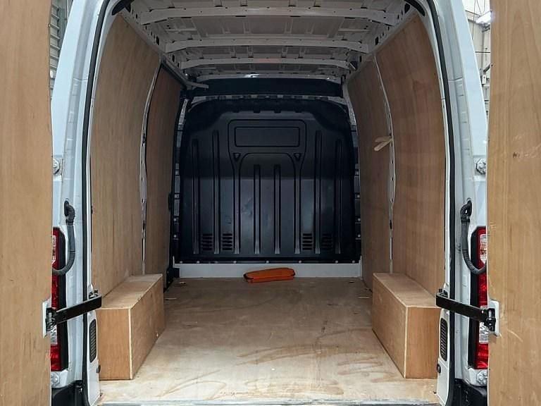 Used Nissan Interstar Acenta 150 HP (110 kW) 2024 White Van