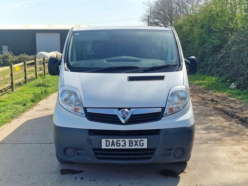 Used Vauxhall Vivaro 115 HP (84 kW) 2013 White MPV