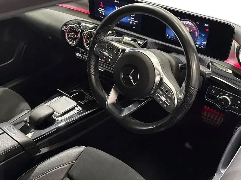 Usado Mercedes A250 Executive 218 HP (160 kW) 2022 Vermelho Citadino
