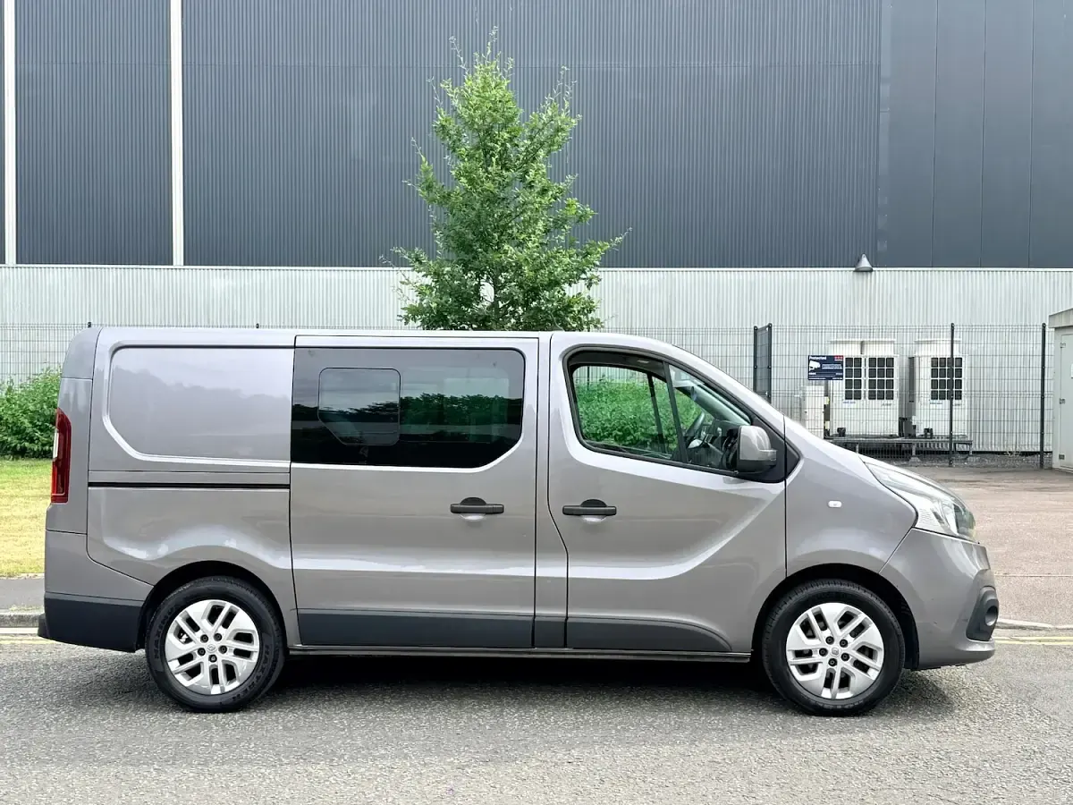 Used Renault Trafic 120 HP (88 kW) 2017 Grey MPV