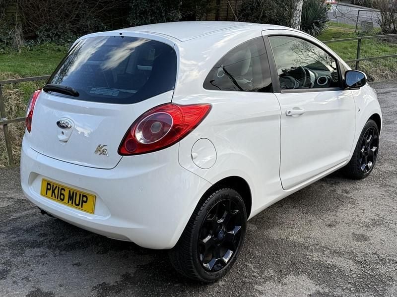 Used Ford Ka Zetec 69 HP (50 kW) 2016 White Hatchback