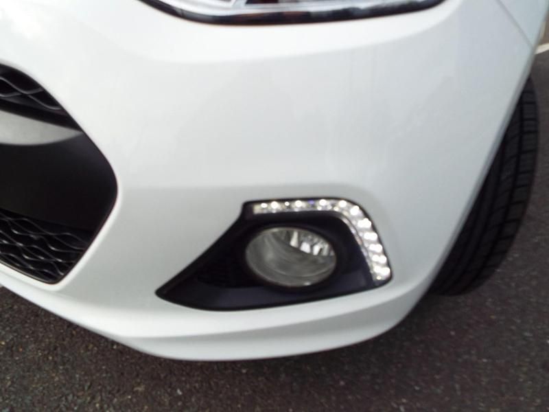 Used Hyundai i10 Premium 87 HP (63 kW) 2016 White Hatchback