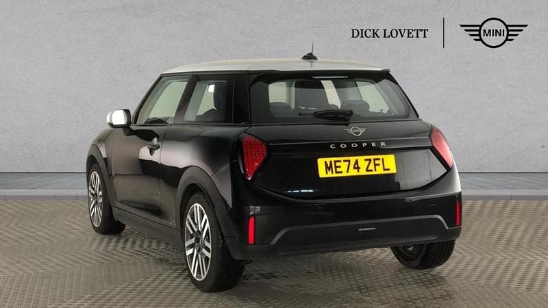 Usado Mini Cooper Hatch 154 CV (113 kW) 2024 Negro Utilitario