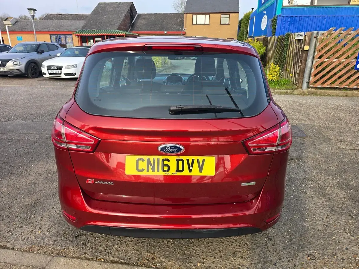 Used Ford B-MAX Zetec 100 HP (73 kW) 2016 Red MPV