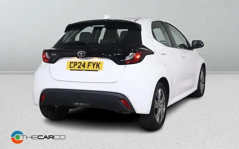 Used Toyota Yaris 116 HP (85 kW) 2024 White Hatchback