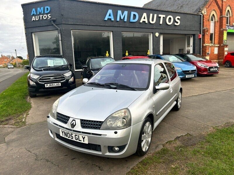 Silver Used 2005 Renault Clio II Hatchback | £5,495 (Fair price) - Image 1/4