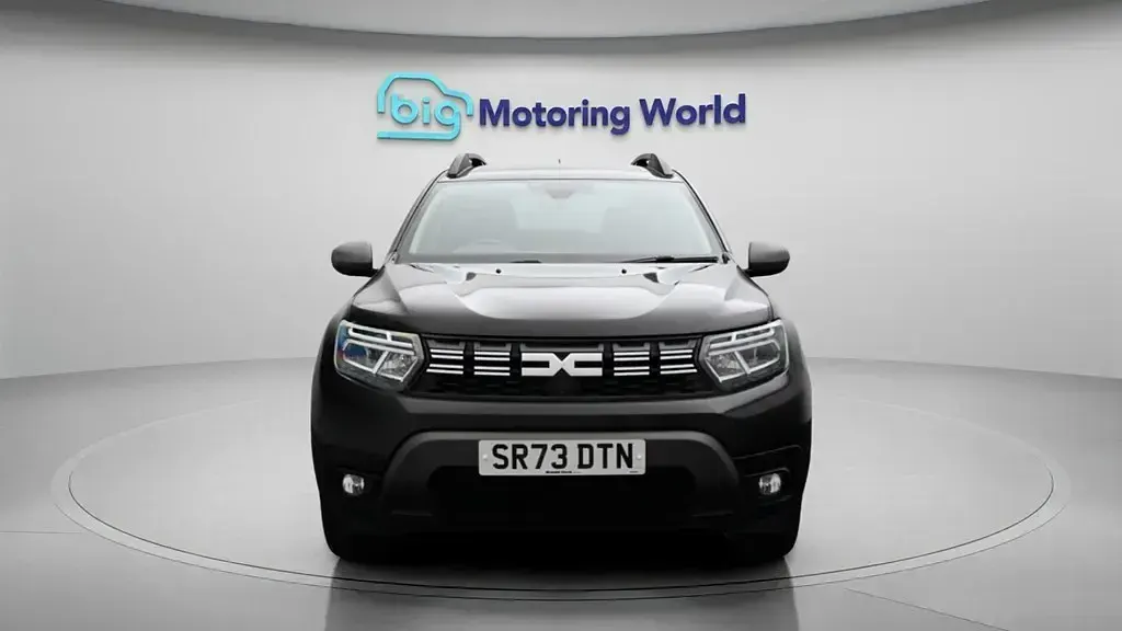 Käytetty Dacia Duster Journey 130 HP (95 kW) 2024 Musta Katumaasturi