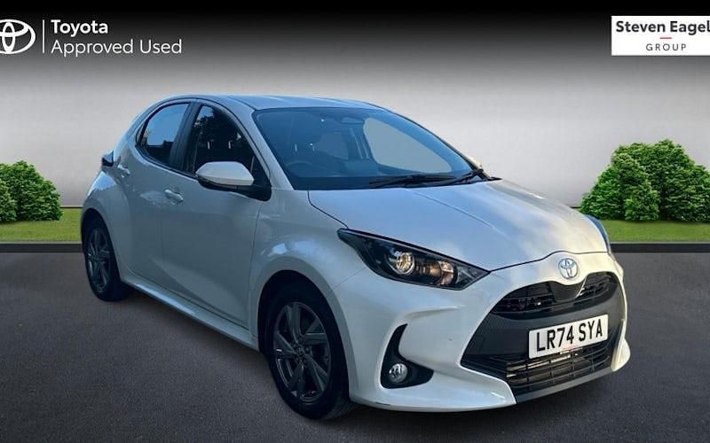 Usado Toyota Yaris Hybrid 116 HP (85 kW) 2026 Citadino