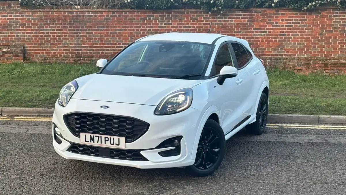Begagnad Ford Puma ST-Line 2021 Vit Halvkombi