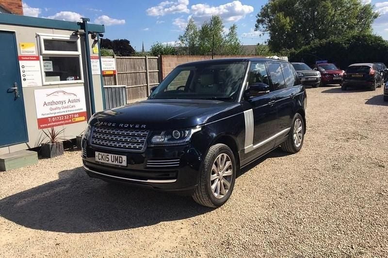 Black Used 2015 Land Rover Range Rover Vogue SE SUV | £20,450 (Good price) - Image 1/1