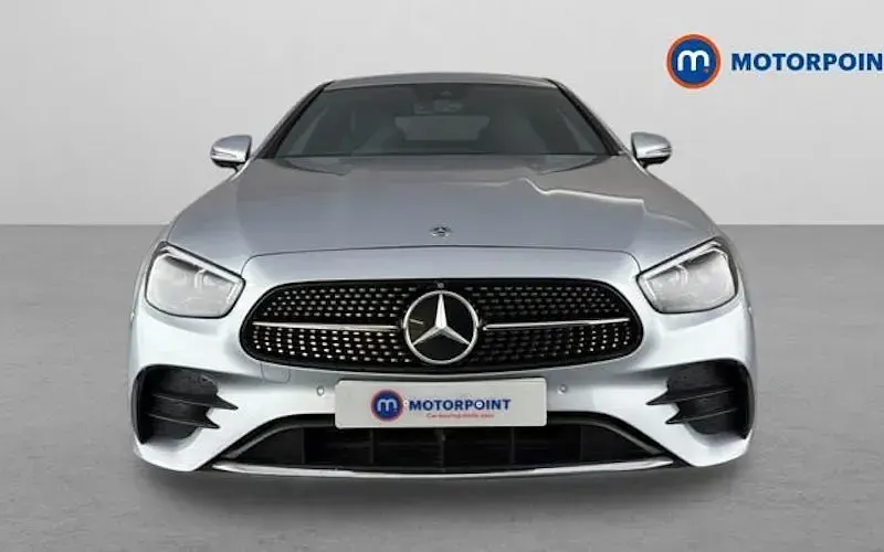 Usado Mercedes E300 AMG Line Premium 258 HP (189 kW) 2023 Coupé