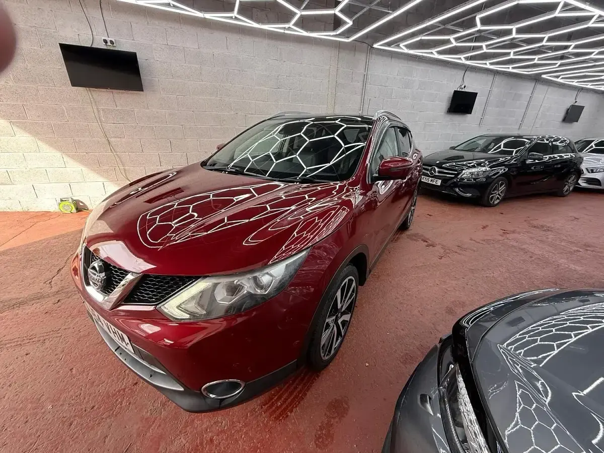 Used Nissan Qashqai Tekna 115 HP (84 kW) 2014 Red SUV