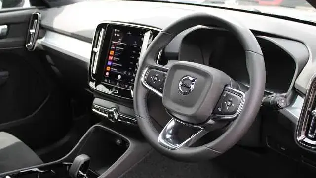 New Volvo XC40 Plus 163 HP (119 kW) 2027 SUV