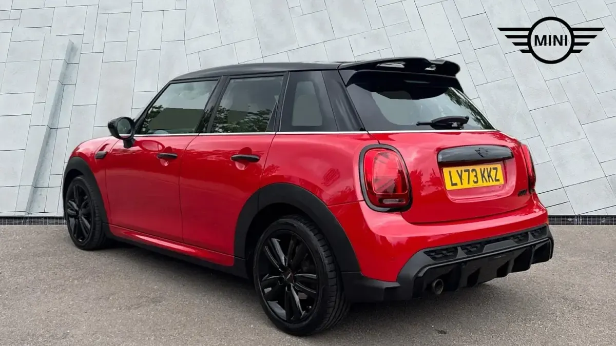 Used Mini Cooper Hatch 134 HP (98 kW) 2024 Red Hatchback