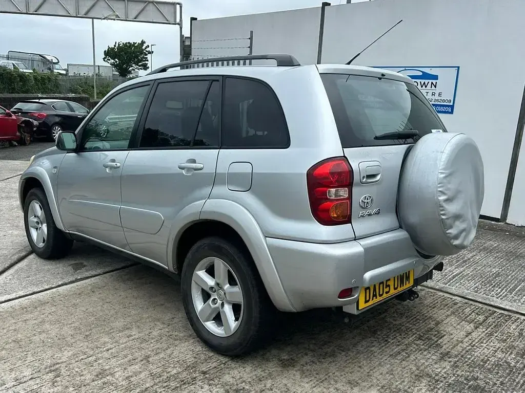 Used Toyota RAV4 147 HP (108 kW) 2005 Silver SUV