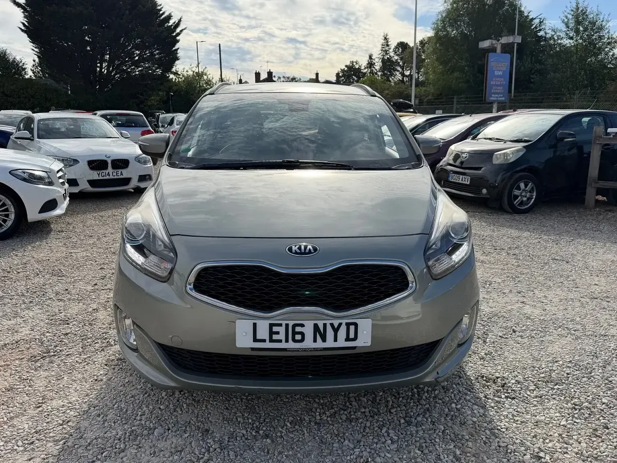 Used Kia Carens 2016 Silver MPV