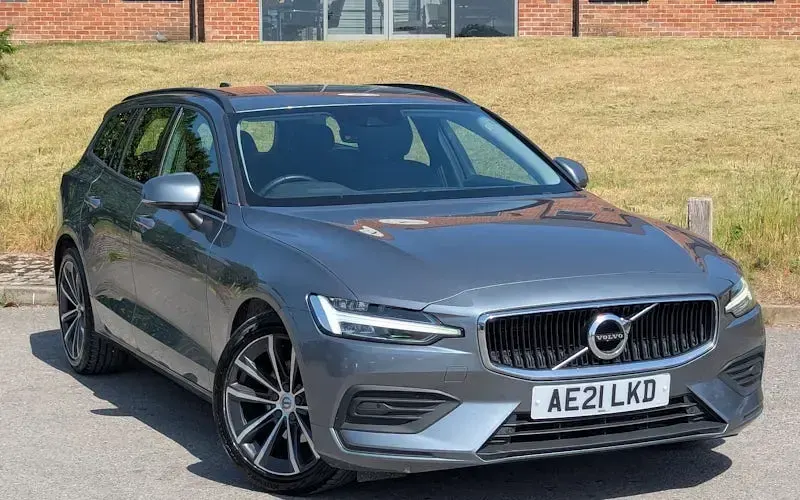 Begagnad Volvo V60 Momentum 197 HK (144 kW) 2021 Kombi