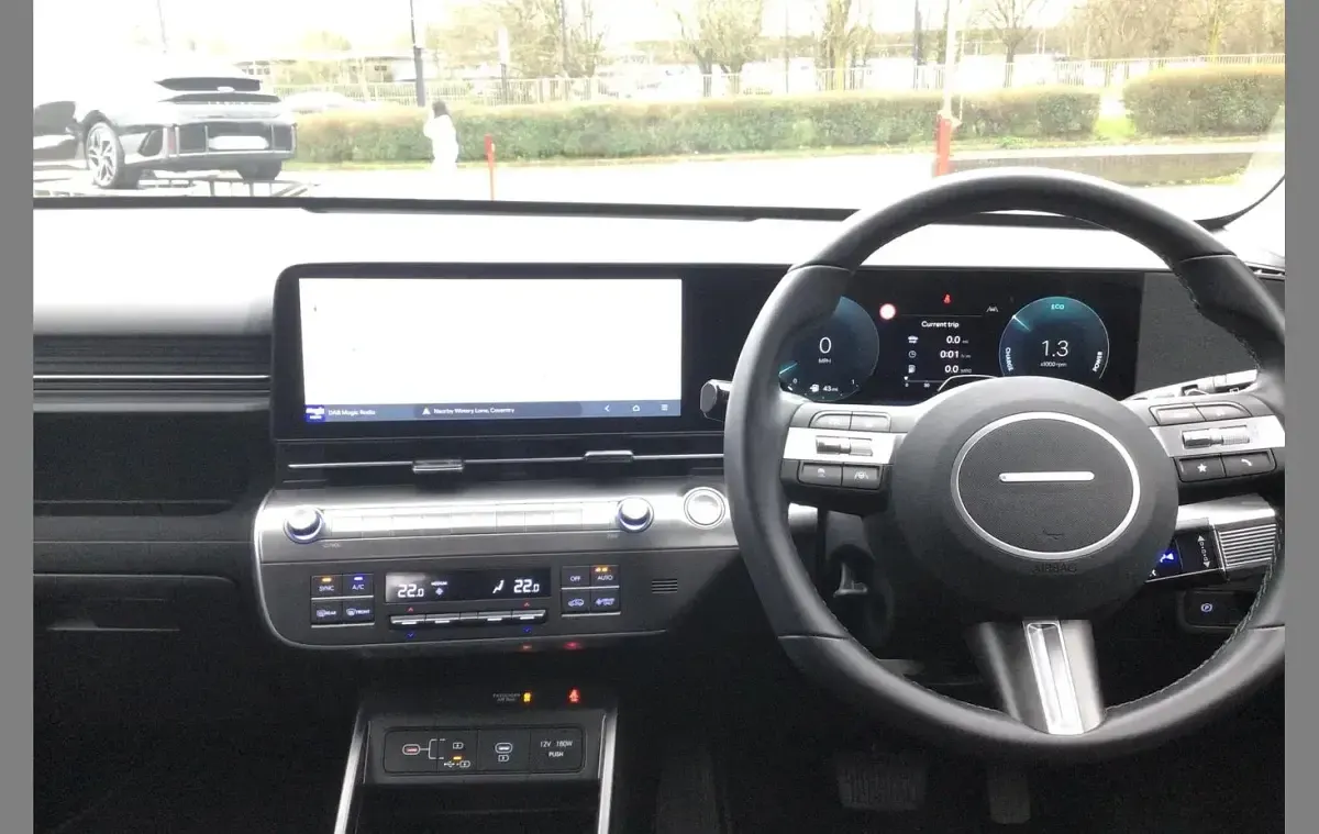 Used Hyundai Kona Advanced 127 HP (93 kW) 2025 White SUV