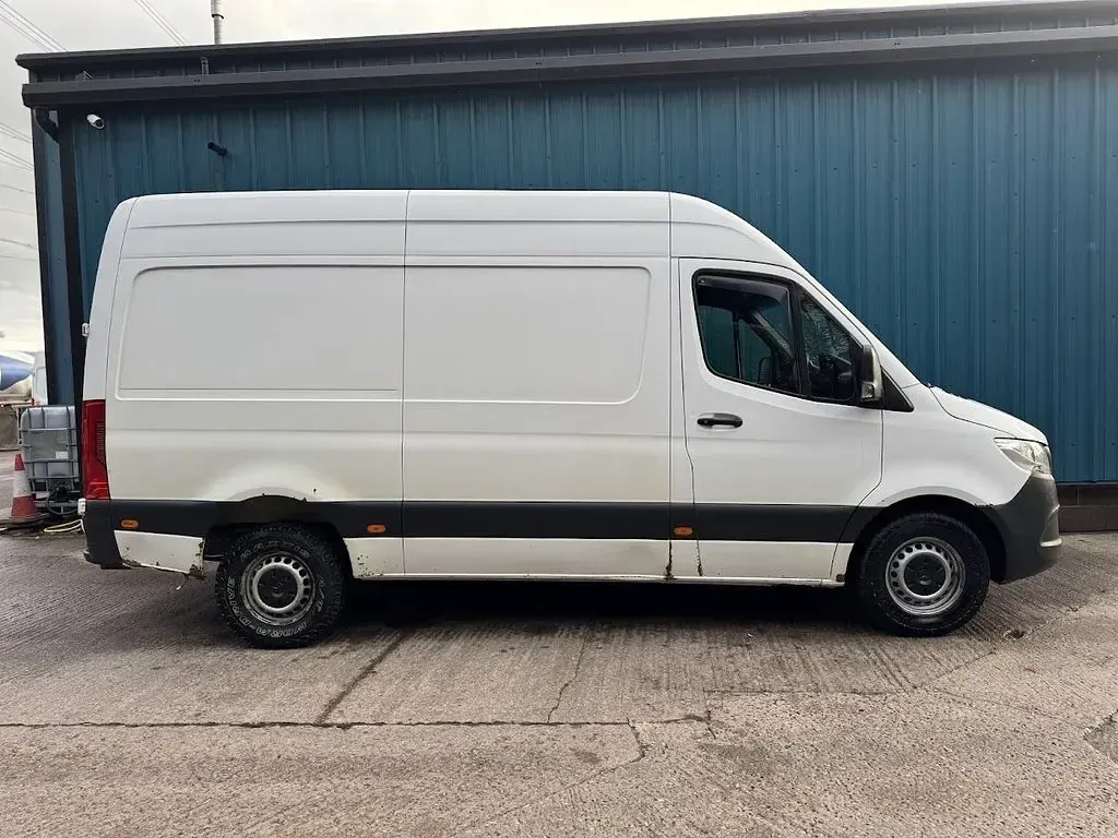 Used Mercedes Sprinter 145 HP (106 kW) 2018 White Van