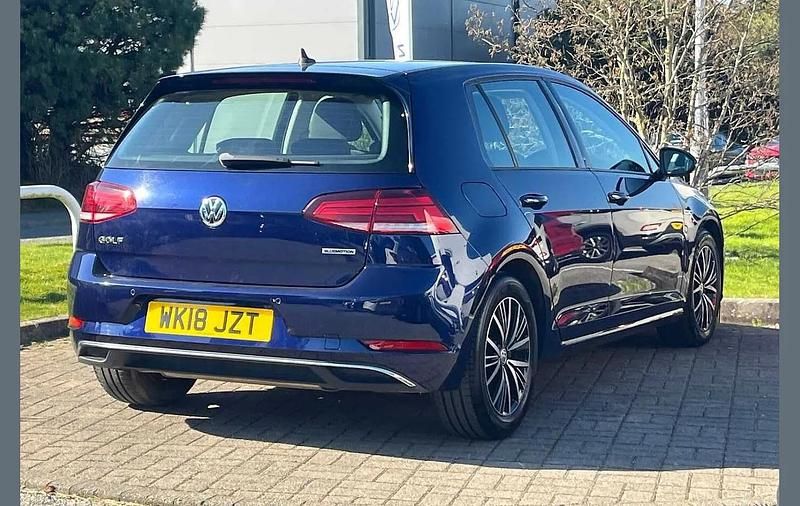 Used VW Golf VII SE 128 HP (94 kW) 2018 Blue Hatchback
