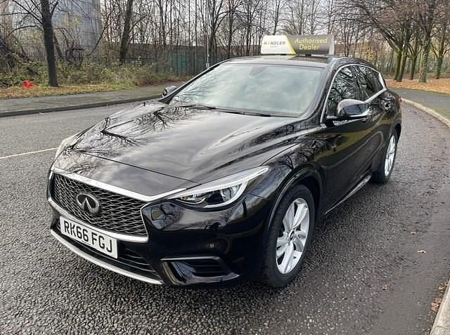 Used Infiniti Q30 Business Executive 109 HP (80 kW) 2016 Black Hatchback